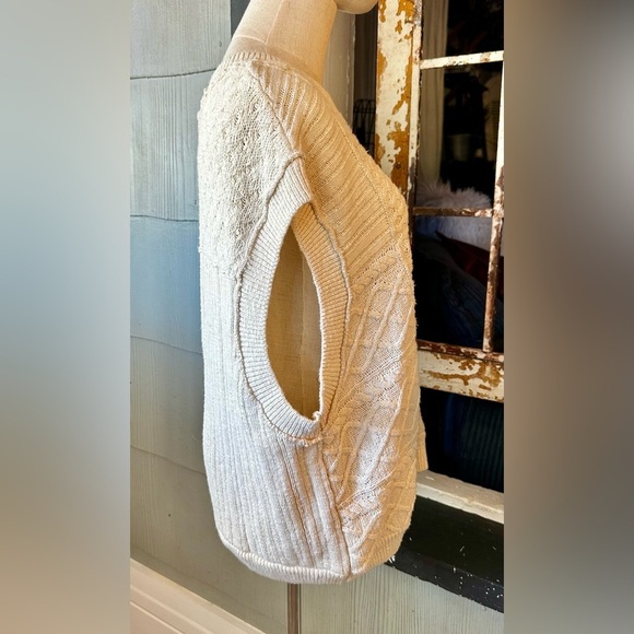 ILLA ILLA Cream Knit Sleeveless Sweater Oversized Vest - Picture 4 of 7